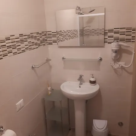 Le Di Sabrina Con Bagno In 3* 萨尔扎纳