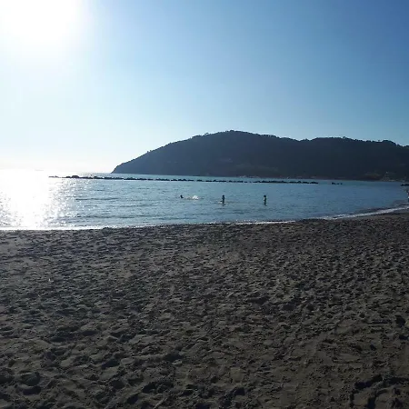 Le Di Sabrina Con Bagno In سارزانا