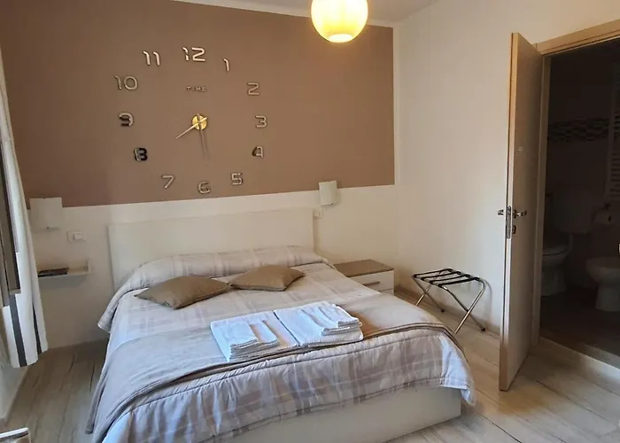 Le Di Sabrina Con Bagno In Affittacamere Sarzana