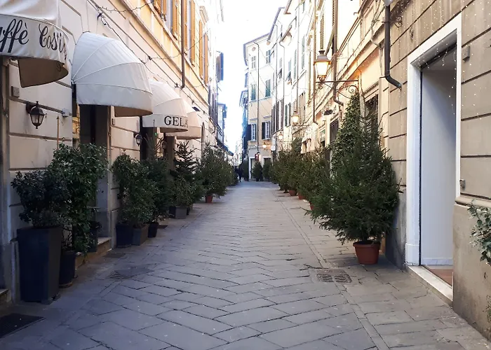 Le Di Sabrina Con Bagno In Pensjonat Sarzana
